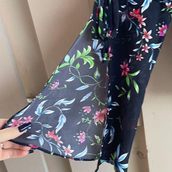 🎀 Milly Maggie v neck black wild flower print silk light weight blouse medium - Picture 5 of 9